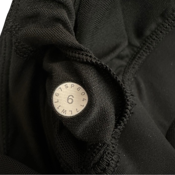 Lululemon Enhearten Tank Top Black Luon Fabric Built In Bra Size 6 Athleisure - Picture 10 of 12